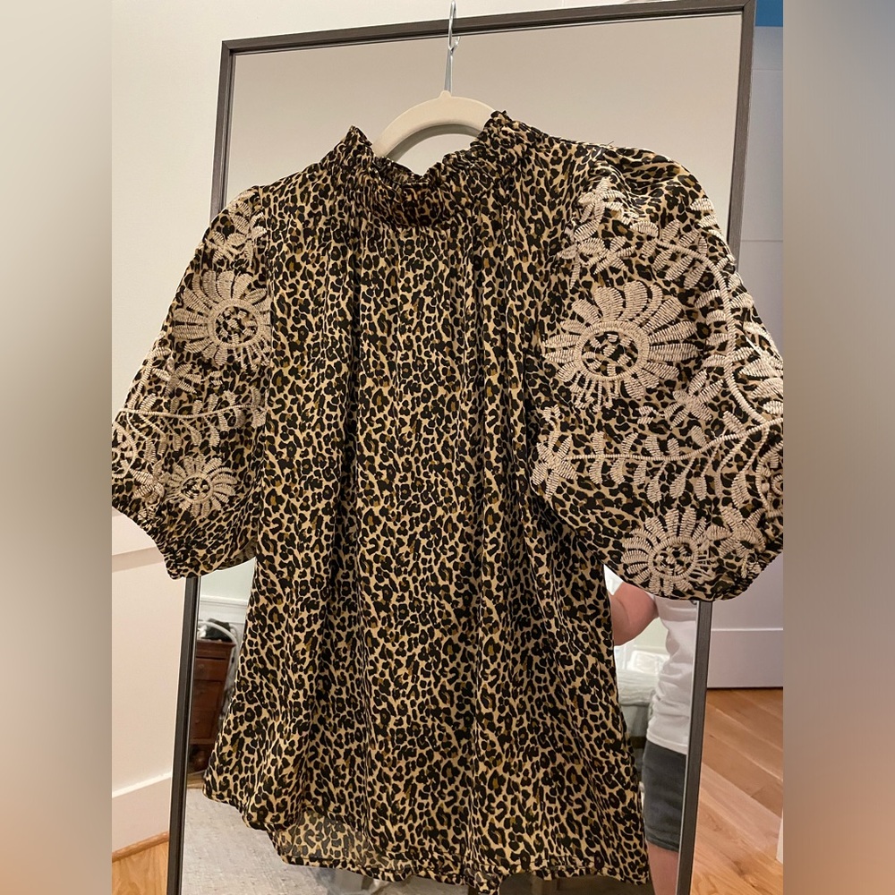 THML puff sleeve top size S